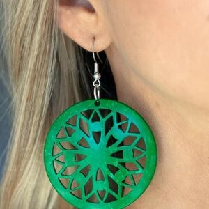 Paparazzi Vibrant Green Earrings